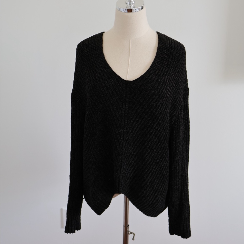 Urban Outfitters Black Chenille Slouchy V-Neck Sweater - Picture 2 of 5